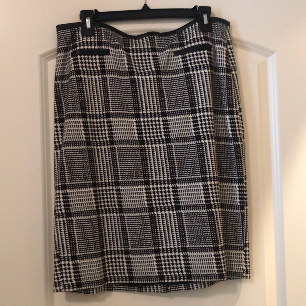 Talbot’s Black/White Pencil Skirt